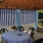 Casa de hóspedes And By The Sea