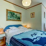 Casa de hóspedes And By The Sea