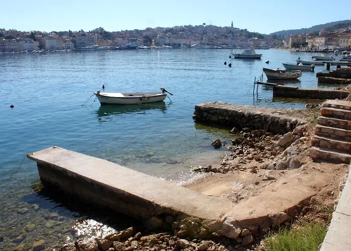 And By The Sea بيت ضيافة