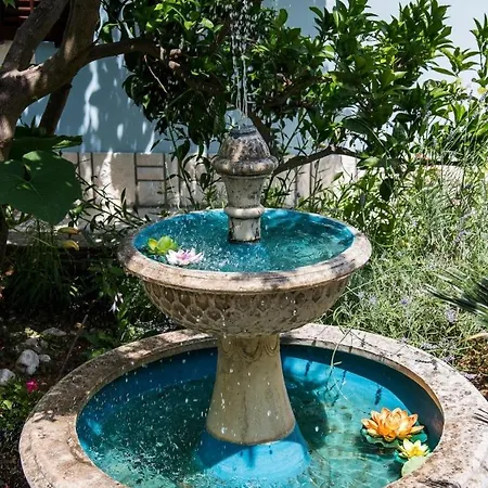 And By The Sea Gæstehus