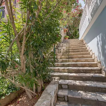 Gæstehus And By The Sea