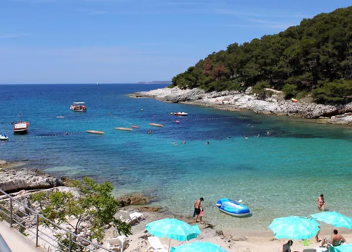 And By The Sea Pensiune 3*